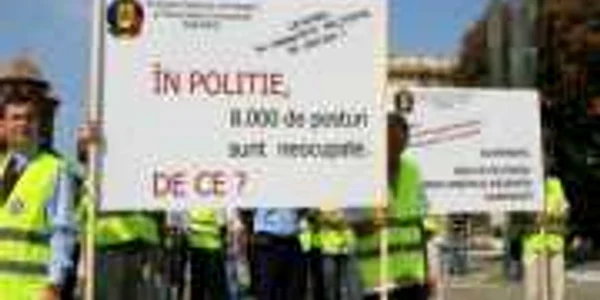 Protestele poliţiştilor continuă până vineri