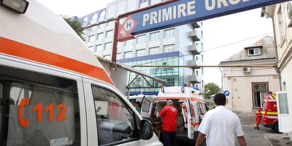 Bărbatul a fost transportat de urgenţă la spital