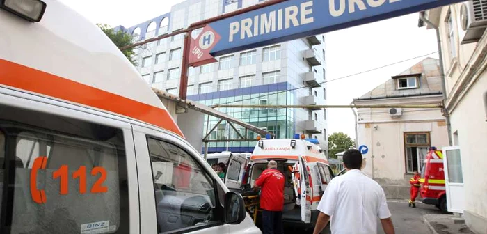 Bărbatul a fost transportat de urgenţă la spital