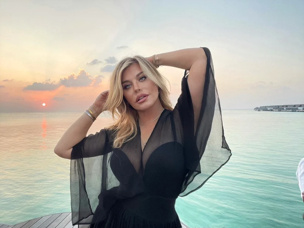 
    Loredana Groza nu se dezminte! S-a afișat din nou în ipostaze sexy Sursă foto: Arhivă personală   