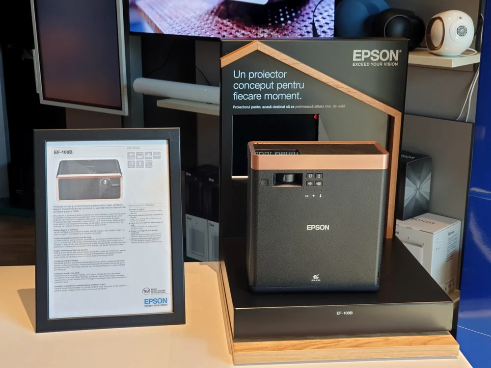 Proiector Epson EF-100B. FOTO Adrian Pogîngeanu