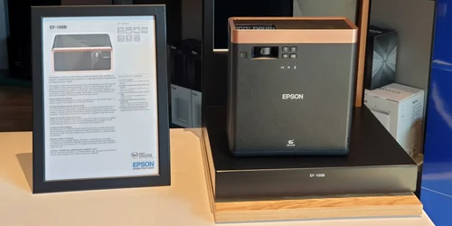 Proiector Epson EF-100B