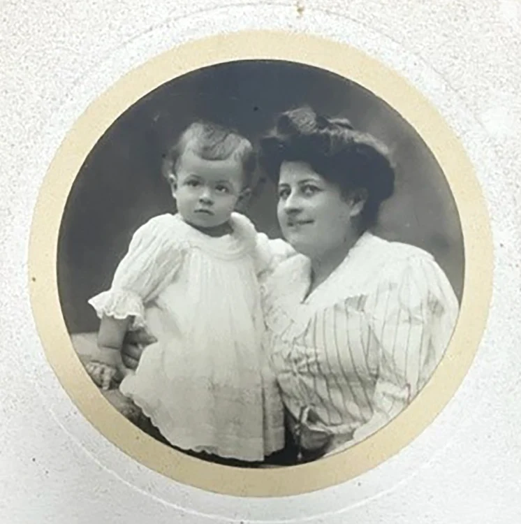 Emil Racoviță și mama sa, Eufrosina Stamatopol (© Muzeul „Ștefan cel Mare” din Vaslui)