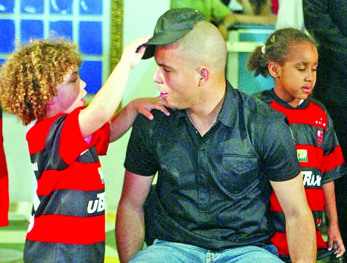 Fiul său, Ronald, îi seamănă leit