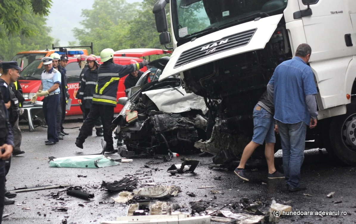 Accident mortal pe DN 7. FOTO: Daniel Guţă. ARHIVĂ.