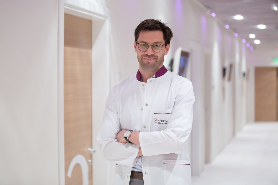 Când devine durerea de cap o urgență medicală?  Specialiștii Neuroaxis îți spun la ce semnale să fii atent