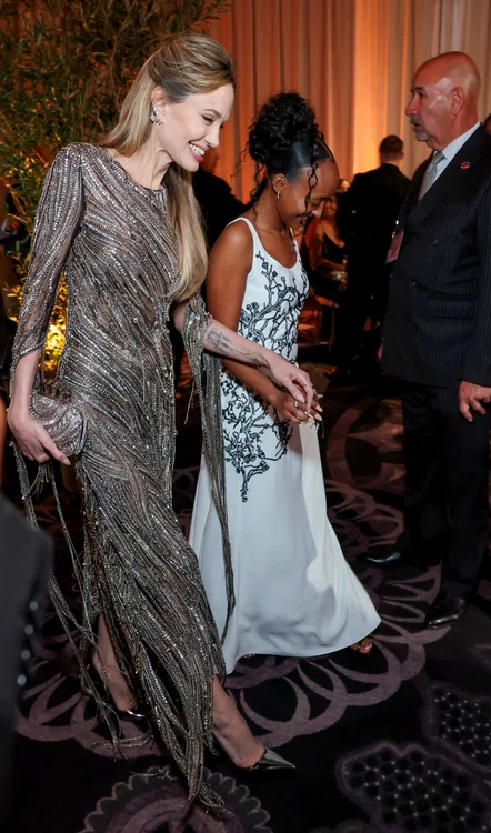 Angelina Jolie și Zahara Globurile de Aur 2025 GettyImages 2192572372 jpg