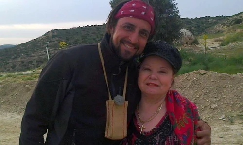 Denis Şerban apare alături de artistă în imaginile surprinse în Cipru jpeg