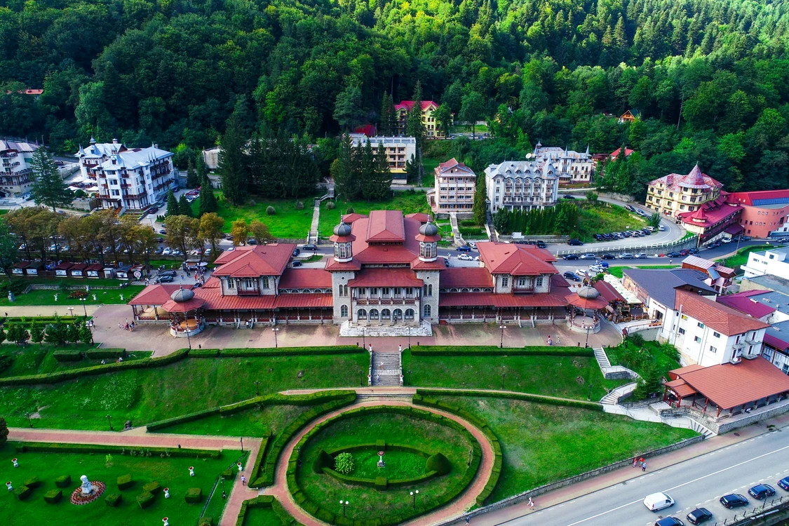 Cazinoul din Slănic Moldova este cel mai impozant imobil din stațiune