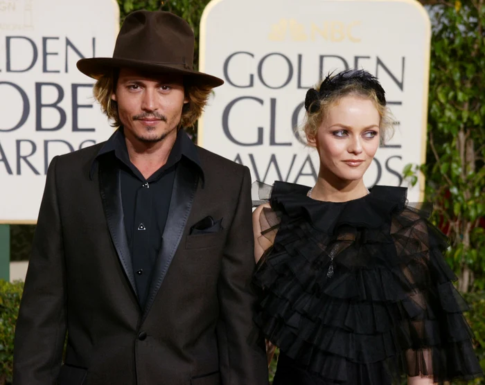 ohnny Depp (L) and Girlfriend Vanessa Paradis 2004 GettyImages 2900281 jpeg