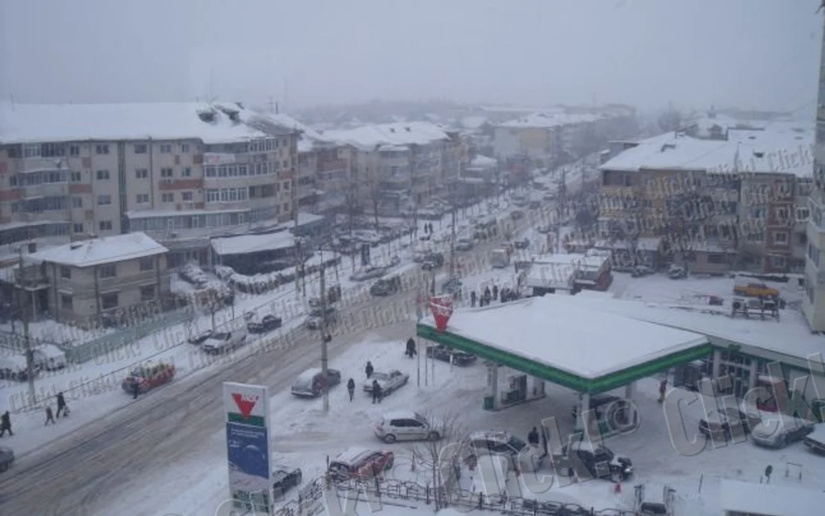 
    Iarna în România, coşmarul şoferilor, bucuria copiilor.  
