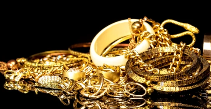 Bărbatul i-a furat inclusiv bijuteriile. FOTO Shutterstock