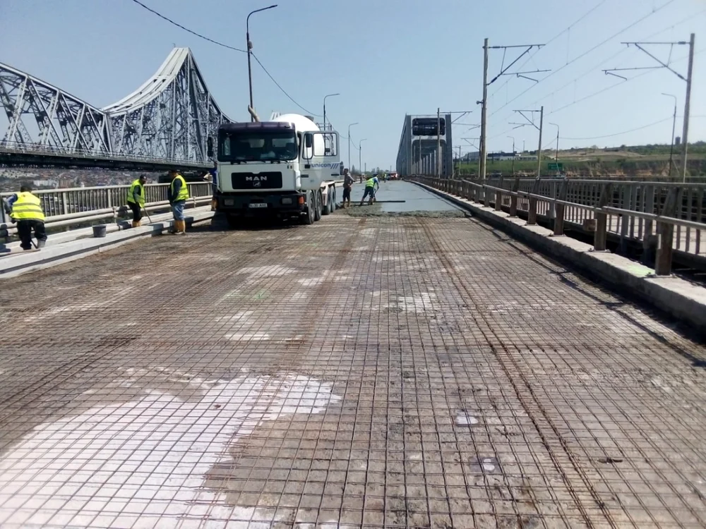 Conducătorii auto sunt sfătuiţi să respecte semnificaţia semnalizării instituite temporar, circulând cu viteza adaptată condiţiilor de trafic şi de drum. Foto ilustativă: Facebook/drdp constanta