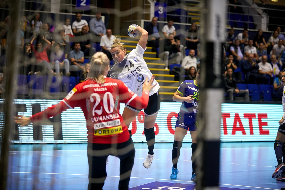 Iulia Dumnaska a intervenit salvator în fața Amandei Kurtovic, pe final de meciFoto: Sport Pictures