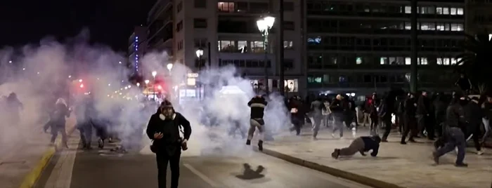 Mii de studenți au ieșit în stradă în Atena și Salonic după tragedia feroviară. Foto: Captură