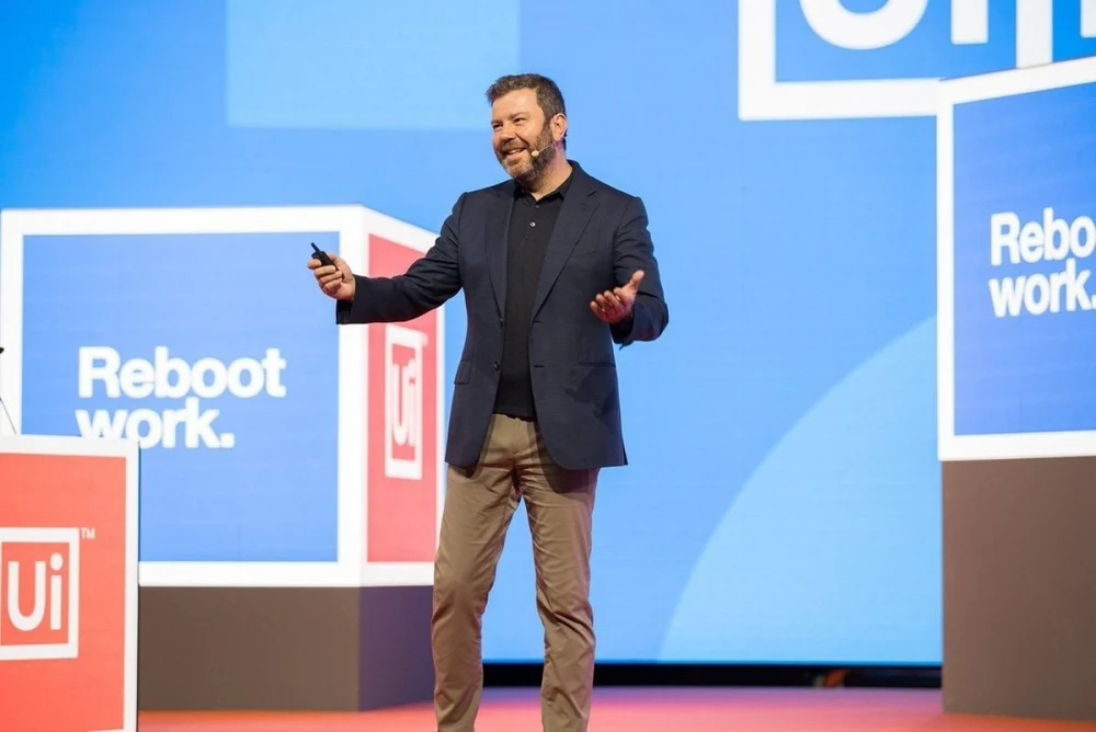 „Nu știm nici cum va arăta cariera copiilor noștri”, spune IT-istul Daniel Dines. Cum vede impactul AI asupra locurilor de muncă