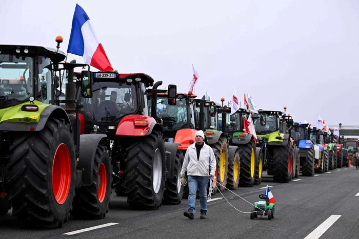 Agricultorii au blocat podul care leaga Germania de Luxemburg FOTO: X