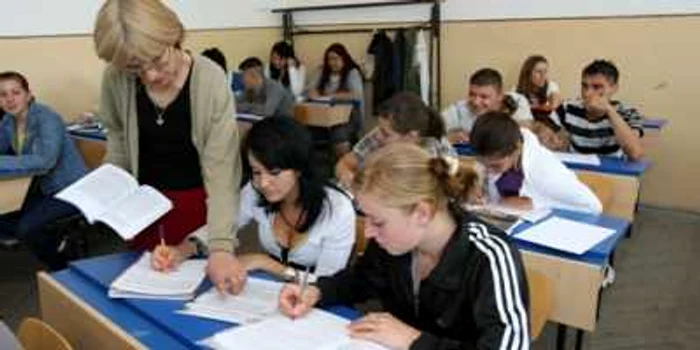 Poţi alege profesorul cu care te mândreşti prin vot