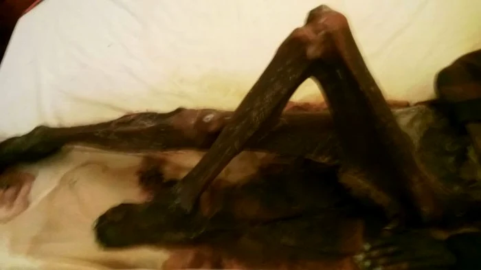 Uluitor! A dormit un an lângă soţul mumificat