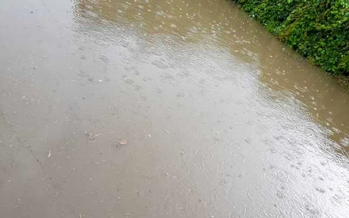 Asupra localităţii s-a abătut potopul