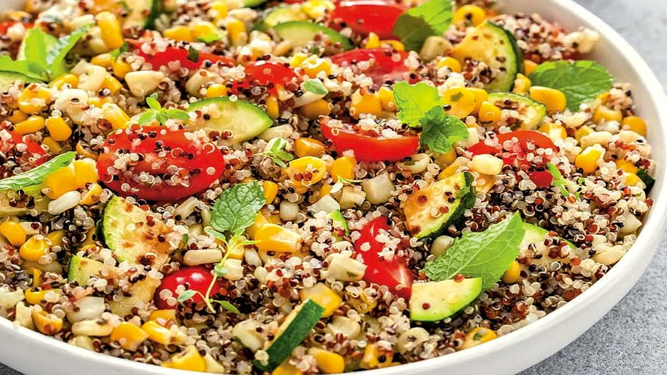 salata calda de qinoua jpg