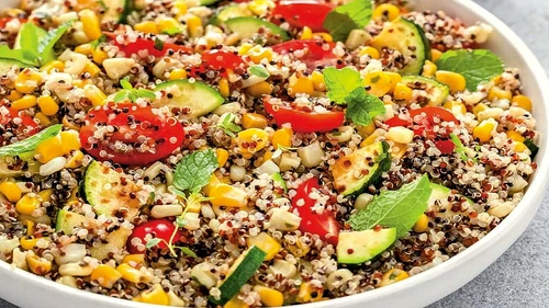 salata calda de qinoua jpg