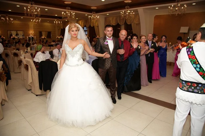 Cornelia şi Lupu Rednic au fost naşi la o nuntă cu 1.000 de invitaţi.