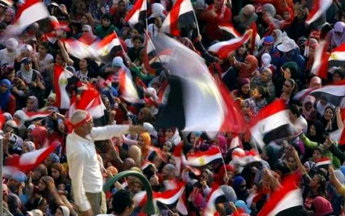 Manifestanţii adunaţi în Cairo FOTO Reuters