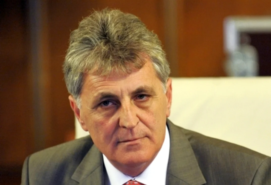 Mircea Duşa, ministrul Apărării