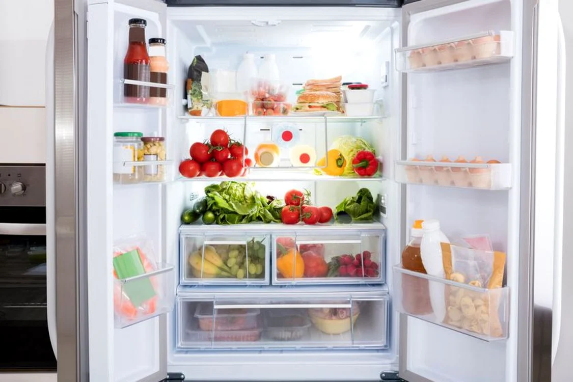 Nu toate alimentele se păstrează în condiţii optime în frigider FOTO Shutterstock