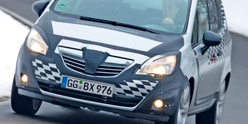 Ţinuta de drum este mult peste clasa unui monovolum obişnuit de familie