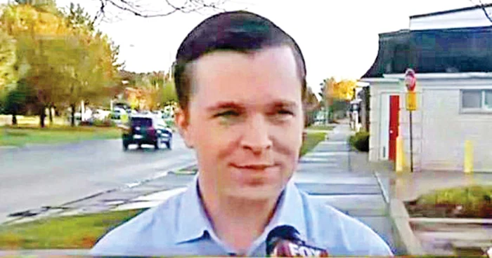 Agentul imobiliar Larry Else se ocupă de vânzarea casei