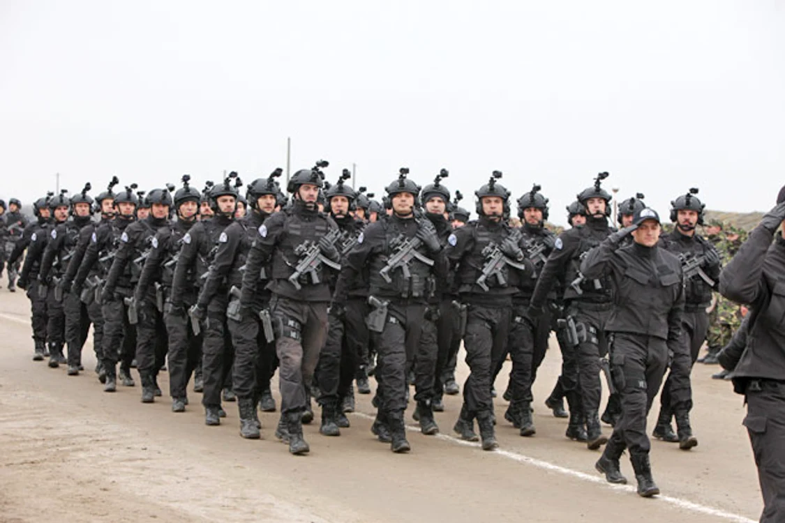 Luptătorii Brigăzii Antiterorism a SRI au defilat, ca de obicei, fără cusur