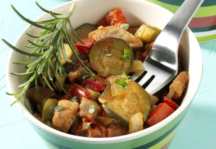 Prepară-ţi un ghiveci delicios cu legume!clickpoftabuna.ro