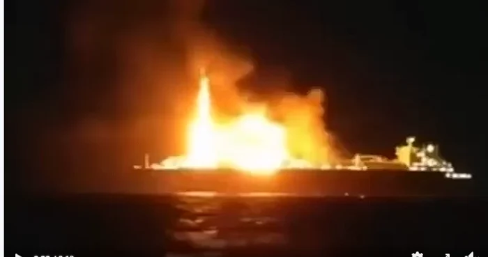 Nava a luat foc apoi s-a scufundat. FOTO captură FB Maritime Zone