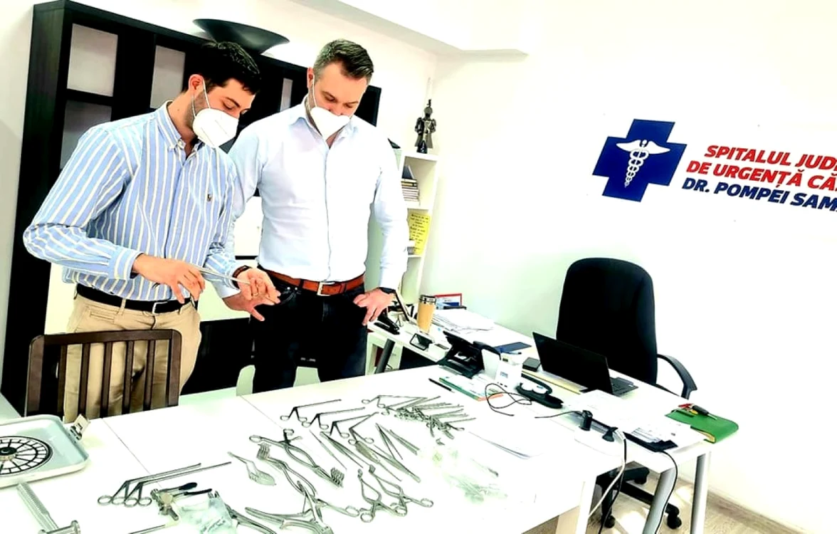 Trusa de neurochirurgie zace nefolosită de 7 ani FOTO Facebook/B.M.