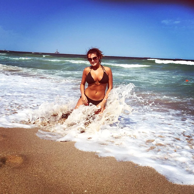 Diana Enache se află în vacanţă la mare