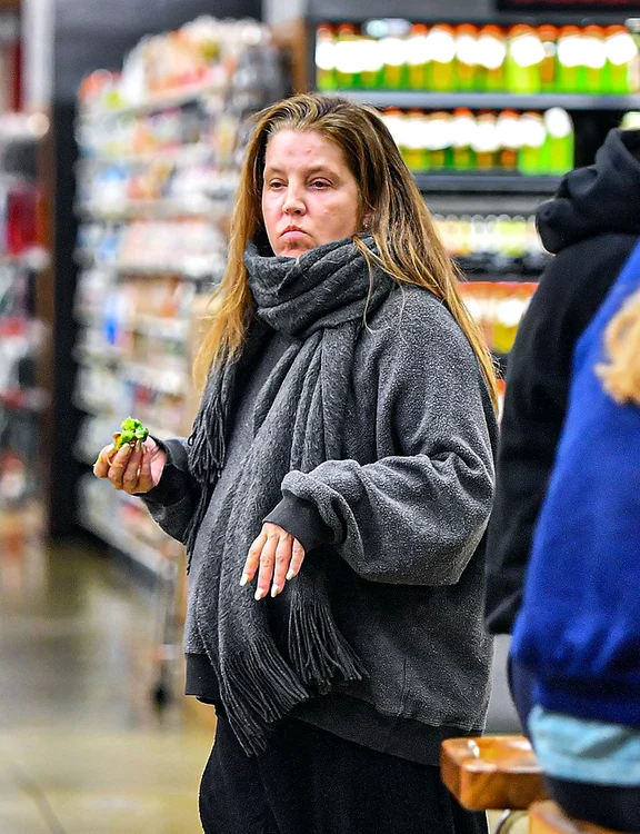 Lisa Presley, de nerecunoscut