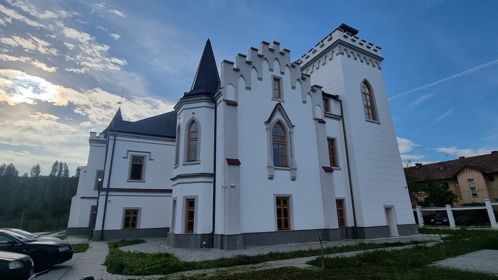 Blestemul unui faimos castel din Țara Hațegului: este de patru ani în șantier, după ce s-a ruinat VIDEO