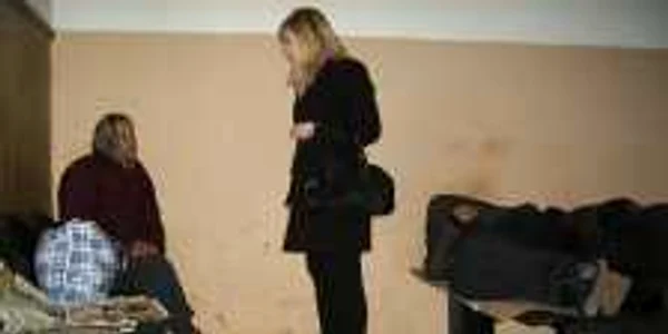 Oamenii străzii dorm adesea în sala de aşteptare din gară
