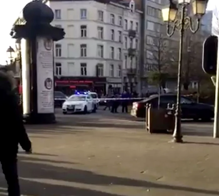 O stradă a fost blocată de polițiștii locali