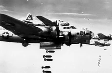 Avioane americane bombardează Hamburgul  (© National Archives / Wikipedia)