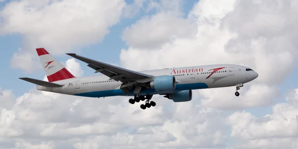 Boeing 777 Austrian Airlinesc shutterstock 334003853 jpg