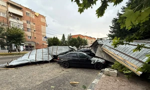 acoperisuri cazute, orasul bals, judetul olt, 27 iunie 2025   foto FB info trafic slatina (4) jpg