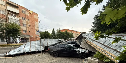 acoperisuri cazute, orasul bals, judetul olt, 27 iunie 2025   foto FB info trafic slatina (4) jpg