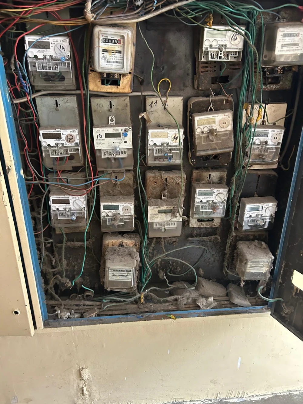 Un tânăr crescut în grija statului, abandonat de stat: povestea unei generații care nu mai are la ce să se lege