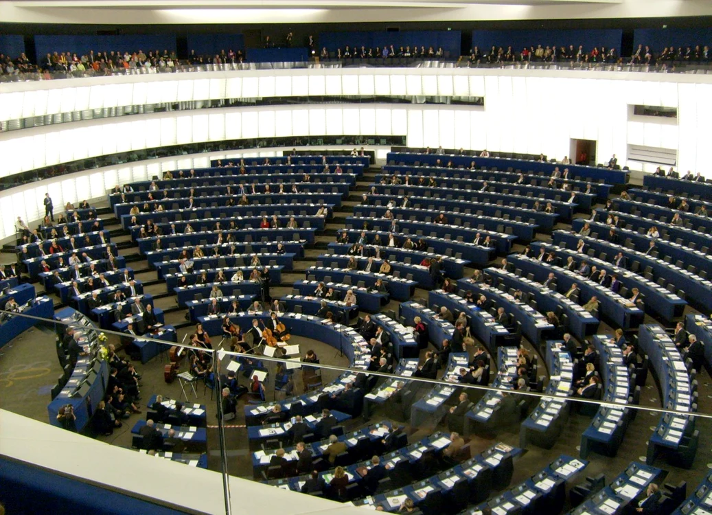 Europarlamentarii din Comisia şi Consiliul European vor dezbate astăzi dreptul fundamental de liberă circulaţie în ţările comunitare