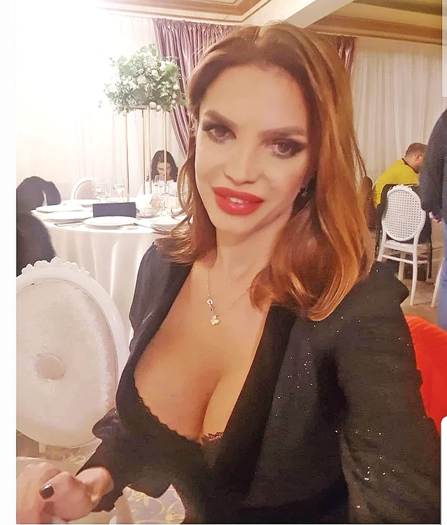 Cristina  Spătar (47 de ani)  şi-a mărit  bustul după  divorţ