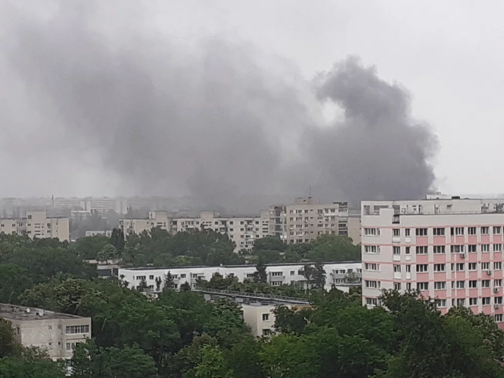 
    La fața locului au acționat patru autoutilitare de stingerefoto: ISU București  