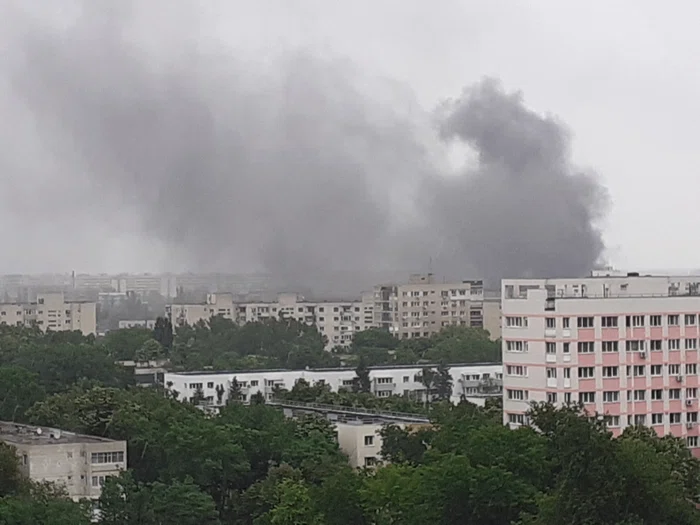 
    La fața locului au acționat patru autoutilitare de stingerefoto: ISU București  